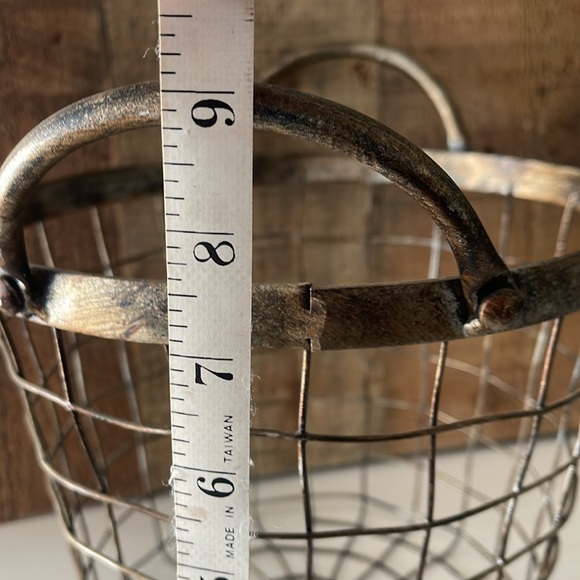 Rustic Metal Wire Basket - Picture 8 of 9